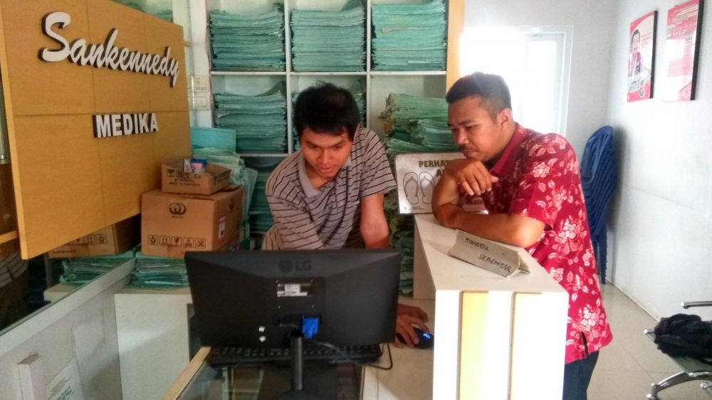 Instalasi Sistem Informasi Klinik di  Klinik Sankennedy Banjarnegara